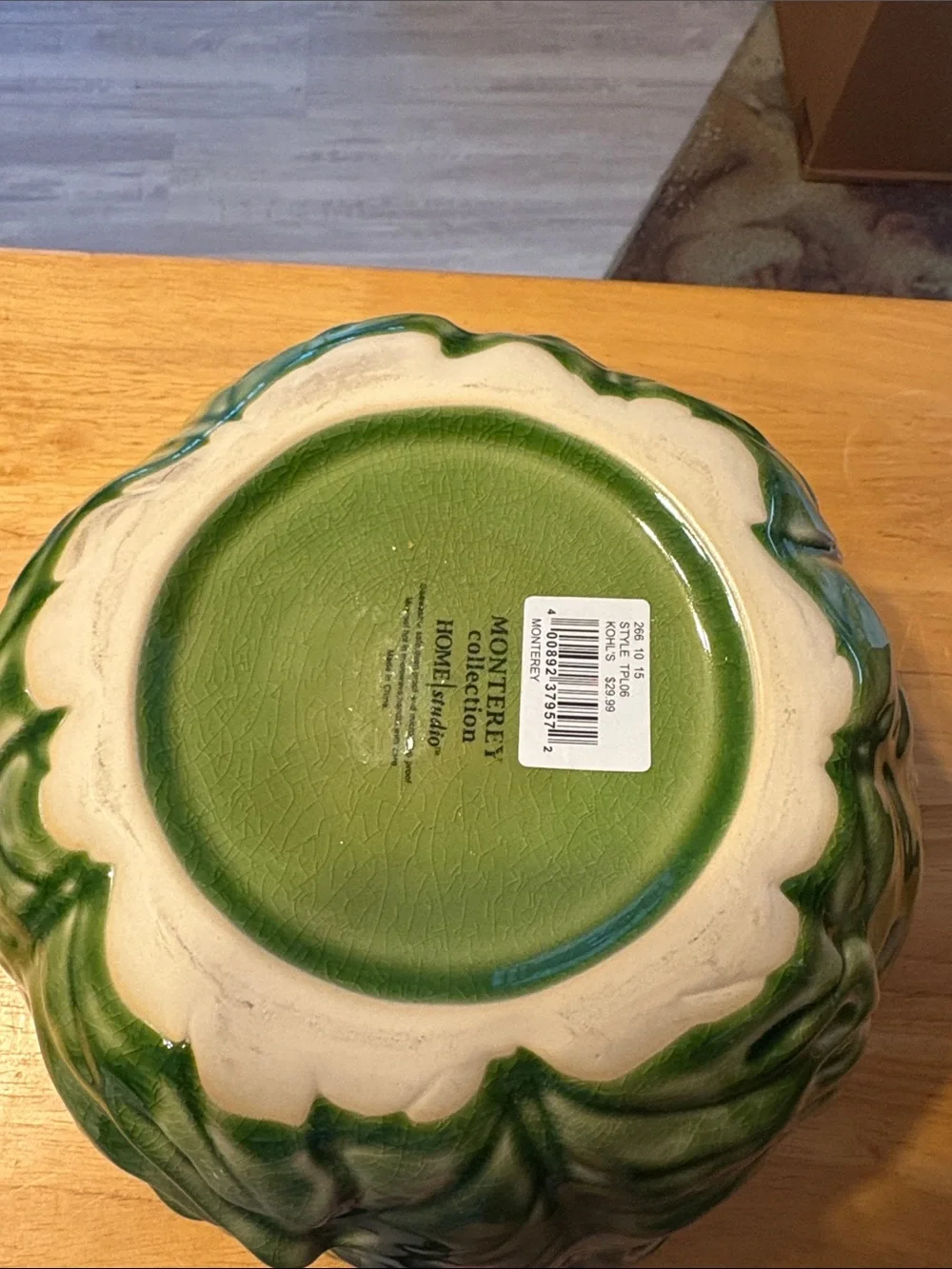 Kohl's Glossy Green Leaf-Shaped Ceramic Bowl
